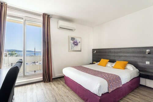 Hotel de la Baie, Забронировать Отель Отели в центре Бандоль с завтраком, отели в центре Бандоль с завтраком