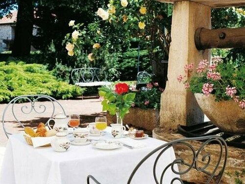 Chateau de Fleurville, Book Hotel Hoteller i Burgund med parkering, Parkering