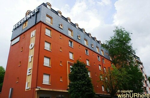 Hôtel Alliance, Забронировать Отель Лурд Hautes-Pyrénées, рядом с Voie Verte des Gaves