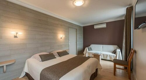 Logis Hôtel-Restaurant Au Poisson d’Argent, Забронировать Отель Maine-et-Loire Центр