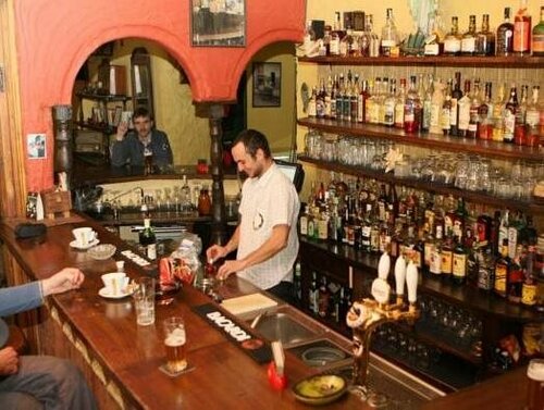 Cuba Bar & Hostel, Забронировать Хостел Хостелы Ческе-Будеёвице, рядом с Piarist Square, Хостел