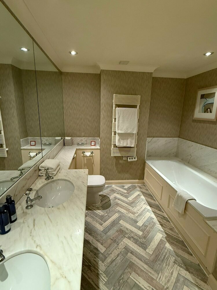 Airds Hotel