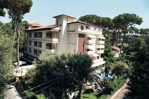 Hotel Kyrton, Buchen Sie Hotel Hotels mit Pool in Versilia, Schwimmbad