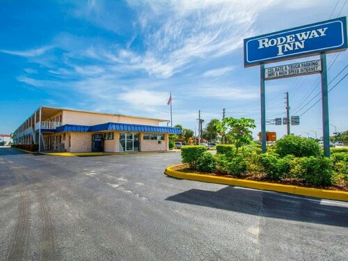 Rodeway Inn Fort Pierce I-95, Забронировать Отель Форт-Пирс штат Флорида