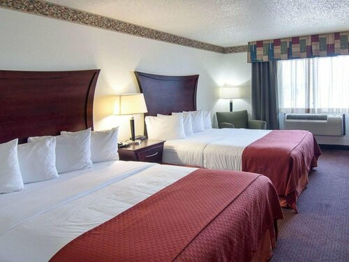 Quality Inn, Book Hotel Hoteller i Midland med parkering, Parkering