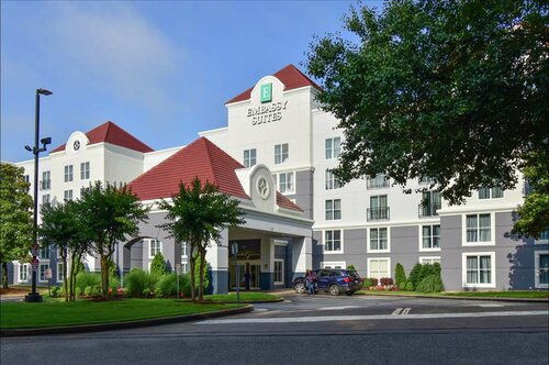Embassy Suites by Hilton Atlanta Airport, Buchen Sie Hotel College Park Georgia