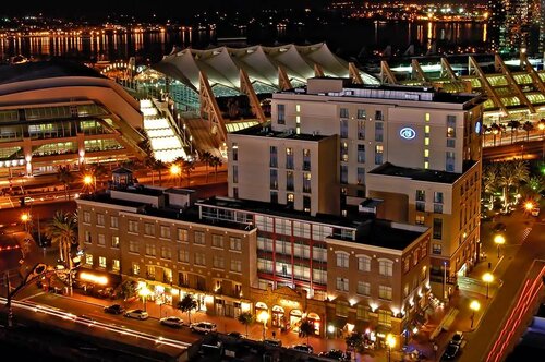 Hilton San Diego Gaslamp Quarter, Забронировать Отель Отели Сан-Диего с парковкой, рядом с Horton Grand Theater, Парковка