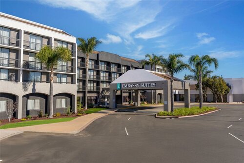 Embassy Suites San Luis Obispo, Забронировать Отель Сан-Луис-Обиспо San Luis Obispo County, рядом с Madonna Plaza Shopping Center