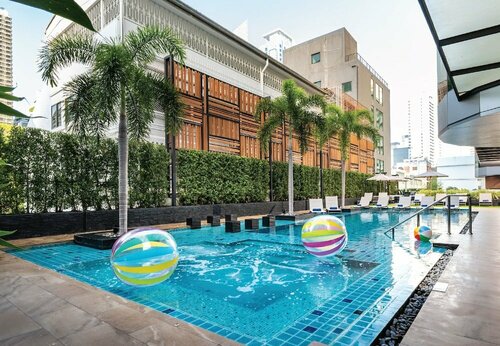 Solitaire Club Sky Bangkok, Забронировать Отель Ваттана Бангкок, рядом с Маккасан