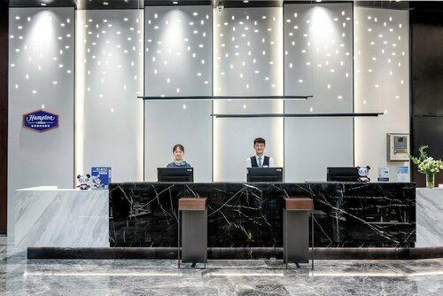 Hampton by Hilton Zhangjiajie Tianmen Mountain - Strategically situatedopposite the Tianmen Mountain Cable Car Station -Complimentary airport shuttle service is offered English-speaking customer service, Prenota Hotel Hotel a Zhangjiajie con parcheggio, Parcheggio