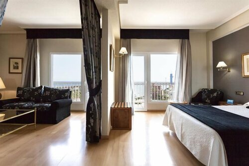 Ohtels Gran Hotel Almeria, Забронировать Отель Отели Альмерия с парковкой, рядом с Парк диких сахарских животных, Парковка