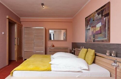 Hotel Relax, Забронировать Отель Райецке Теплице Жилина