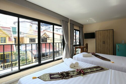 The Siam Guest House - SHA Extra Plus, Забронировать Гостевой дом Отели Чонбури с парковкой, Парковка