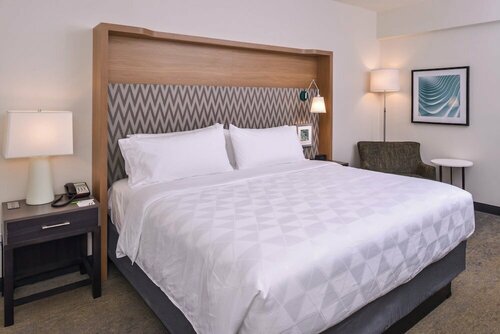 Holiday Inn Detroit Northwest - Livonia by IHG, Забронировать Отель Отели Detroit Metropolitan Area с парковкой, Парковка