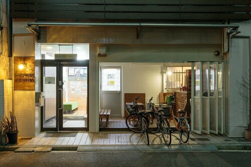 J-Hoppers Hiroshima Guesthouse, Забронировать Хостел Хостелы Хиросимы, рядом с Peace Bell, Хостел