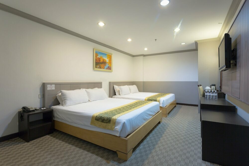 Hallmark Hotel