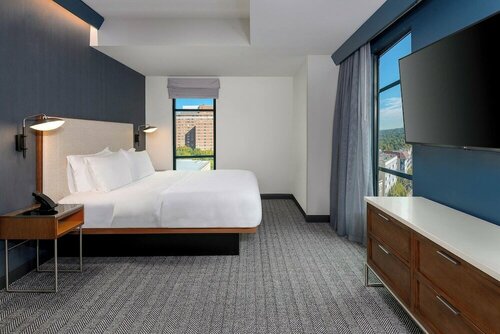 Courtyard by Marriott Atlanta Midtown, Забронировать Отель Атланта Джорджия