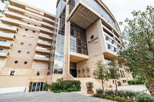 Harmonia Colours, Забронировать Отель Отели Старого города Будвы - Будванская ривьера с парковкой, Парковка