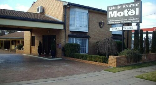 Estelle Kramer Motel, Забронировать Мотель Отели в центре Армидейл, в центре, Парковка