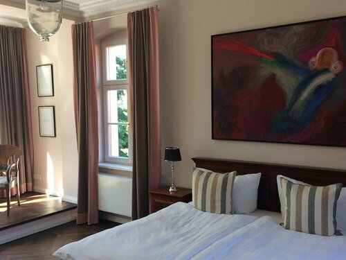 Herrenhaus Röddelin, Book Vacation Home Hotels in Templin with Parking, Parking