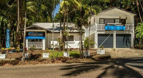 Cairns Beaches Flashpackers, Забронировать Отель Кэрнс Cairns and Northern Beaches