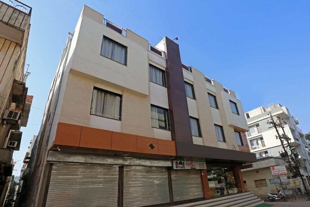 FabHotel Nandgiri Palace - Hotels Near Gwalior Junction Railway Station