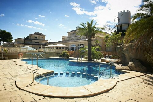 Akinon Resort, Забронировать Курортный отель Отели Ла-Нусия 3 звезды, 3*