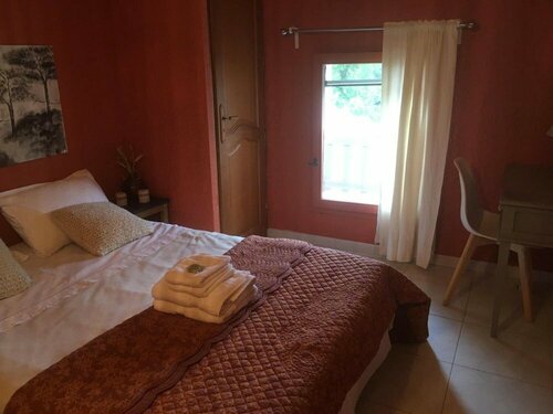 2 Chambres Tramontane et Alizé, Забронировать Отель «постель и завтрак» Отели Жонкеретт с бассейном, Бассейн