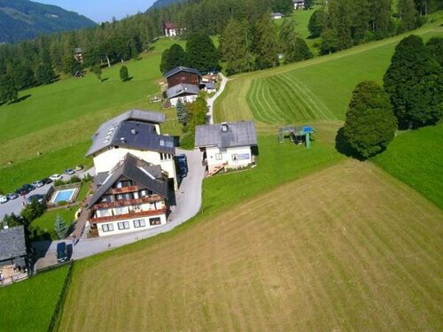 Ferienhotel Knollhof, Забронировать Отель Отели Рамзау-ам-Дахштайн с парковкой, рядом с Рамзау-ам-Дахштайн, Парковка