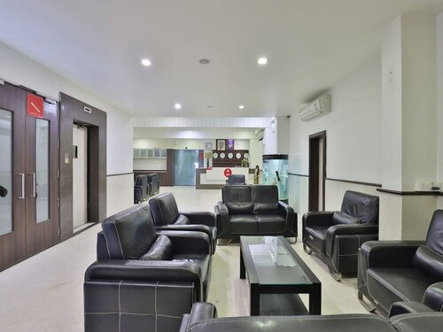 Hotel Nova Viva - Rooms & Banquet Hall - Nr. RaceCourse, Book Hotel Hoteller i Gujarat med parkering, Parkering