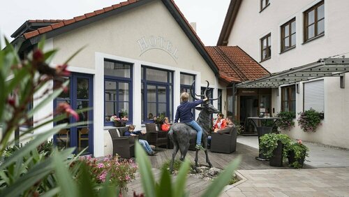 Hotel Gasthof zum Hirschen, Book Hotel Hoteller i Bayern med pool, Swimmingpool