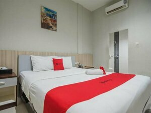RedDoorz Plus Near Simpang Rimbo Jambi