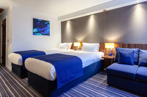Holiday Inn Express Edinburgh Airport by IHG, Забронировать Отель Отели Лотиан с парковкой, Парковка