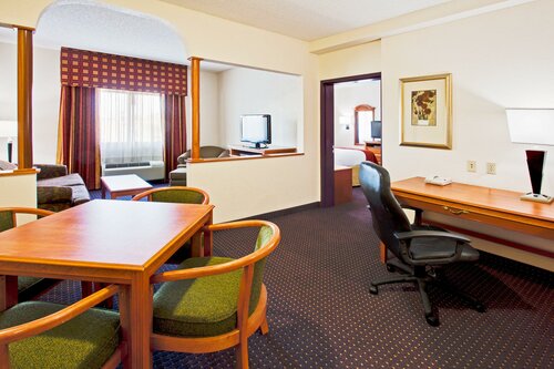 Holiday Inn Express and Suites Fort Lauderdale Airport West by IHG, Забронировать Отель Дейви Fort Lauderdale West