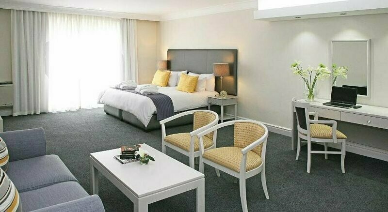 Hollow On The Square Hotel & Suites