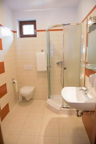 Hotel i Restauracja Borowianka, Réserver Hôtel Hôtels à Greater Poland avec parking, Parking