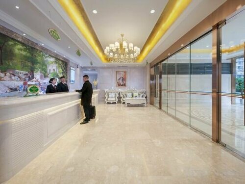 Vienna Hotel (Chongqing Yangjiaping Pedestrian Street Light Rail Station), Забронировать Отель Чунцин Chongqing Area
