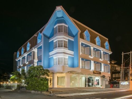 Yans House Hotel, Забронировать Отель Отели Куты с бассейном, Бассейн