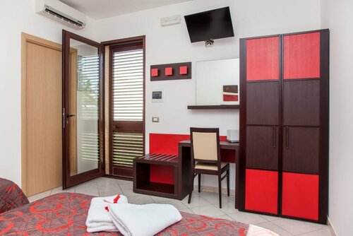 Villa Hermosa Resort, Забронировать Курортный отель Порто-Чезарео Porto Cesareo Beaches