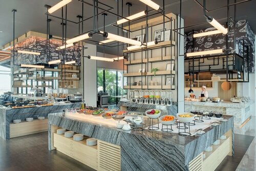 Holiday Inn & Suites Siracha Laemchabang by IHG, Забронировать Отель Сирача Чонбури