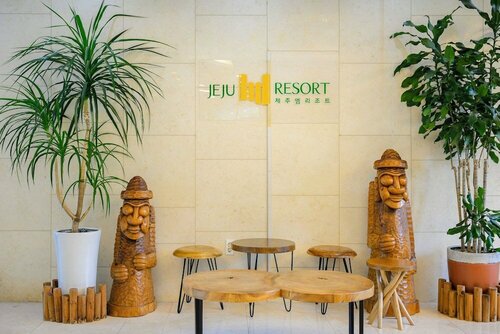 Jeju M Resort, Забронировать Курортный отель Отели Согвипхо с бассейном, Бассейн