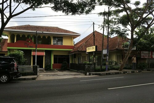 Hotel Budi Famili 2 by OYO Rooms, Buchen Sie Hotel Ciamis West-Java