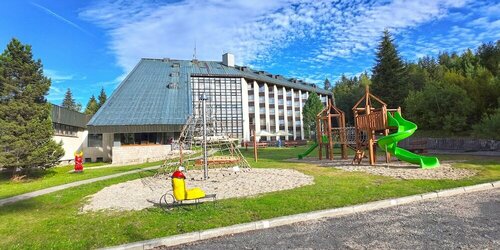 Wellness Hotel Svornost - Pool accees in the accomodation price, Забронировать Отель Отели Гаррахов с парковкой, рядом с Ski Jumps Harrachov, Парковка