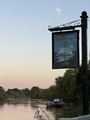 The Swan Hotel, Book Hotel  