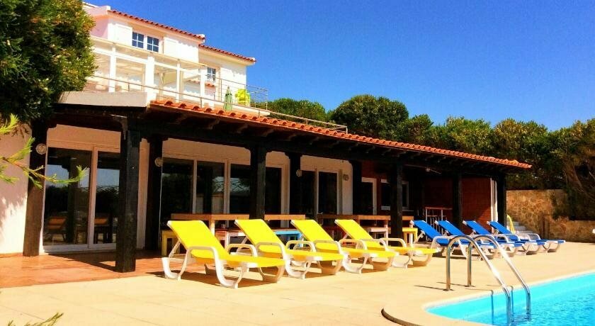 Freesurf Camp & Hostel