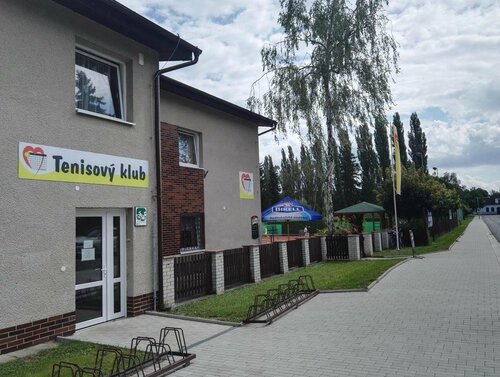 Penzion Tenis, Book Hotel Hoteller i Central Bohemia med parkering, Parkering