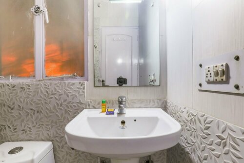 Via Hemkunt Mansion - Nr Noida Sector-15 Metro, Забронировать Отель Недорогие отели Нойда, недорого