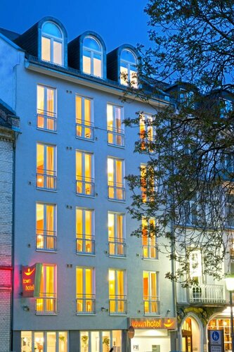 Town Hotel Wiesbaden - kleines Privathotel in Bestlage, Забронировать Отель Mitte Висбаден