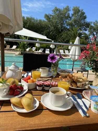 Golf Hôtel, Забронировать Отель Ла-Гранд-Мот Камарг