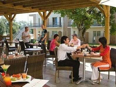 Hotel L'oree DU Bois, Забронировать Отель Отели Норруа с бассейном, Бассейн